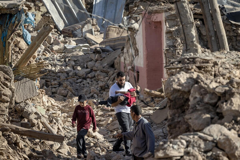 Terremoto in Marocco, è corsa contro il tempo per salvare chi è sotto le macerie