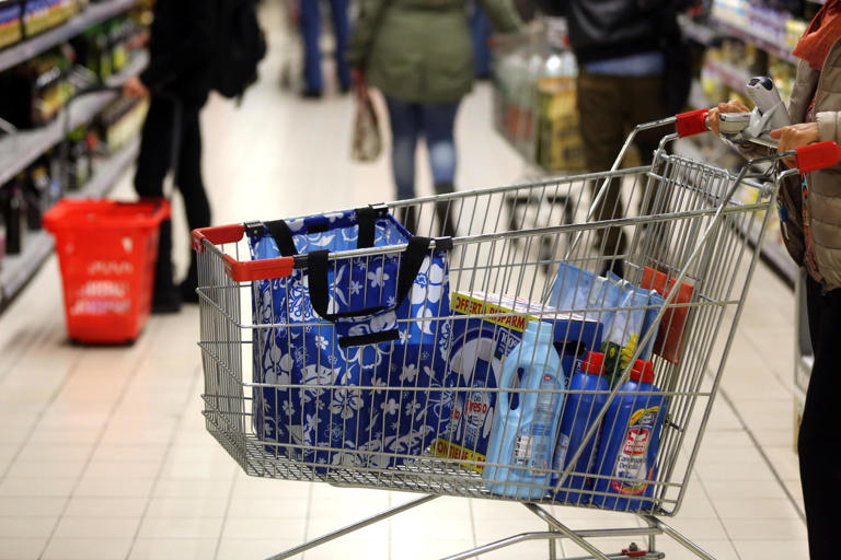 L’inflazione frena ma il carrello spesa in Italia non si riempie